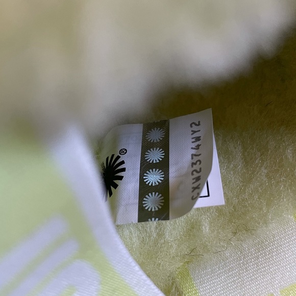 UGG Women’s Fluff Yeah Slide Poppy In Pollen - Picture 6 of 8